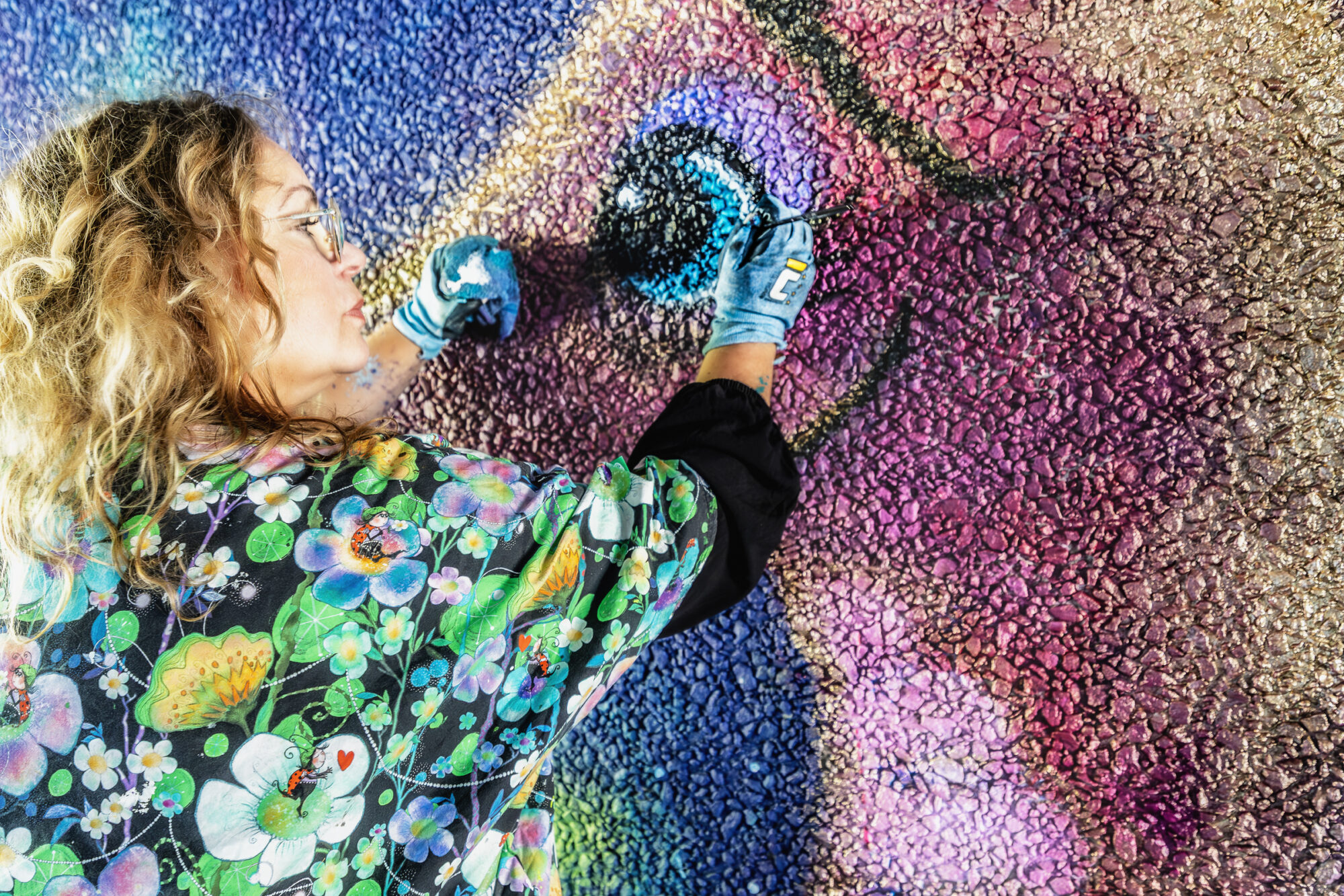 "Taikatunnelit"- täyden kokonaisuuden valtava muralmaalaus, Pomenia kokonaisuus