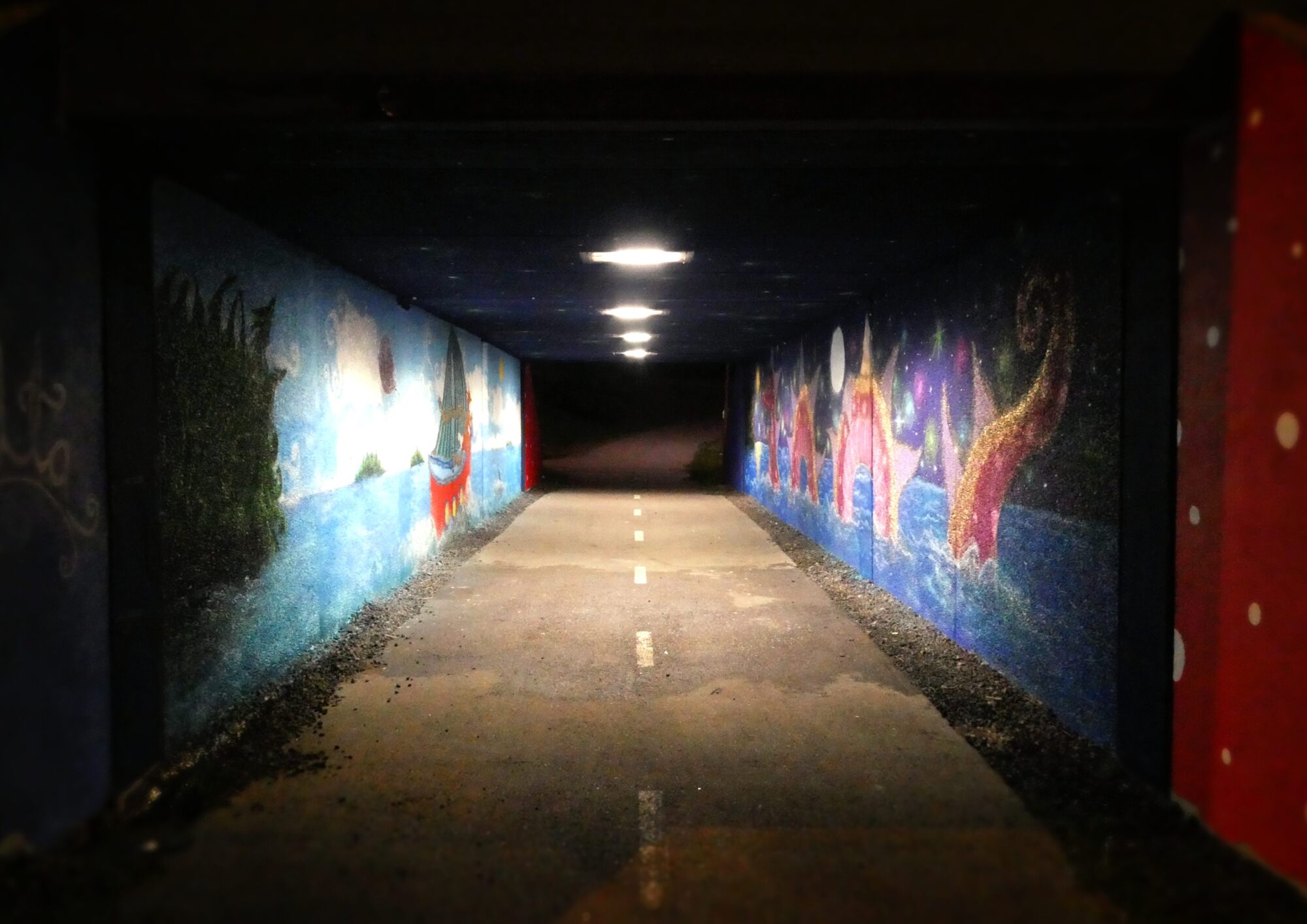 "Taikatunnelit"- täyden kokonaisuuden valtava muralmaalaus, Pomenia kokonaisuus - Image 5