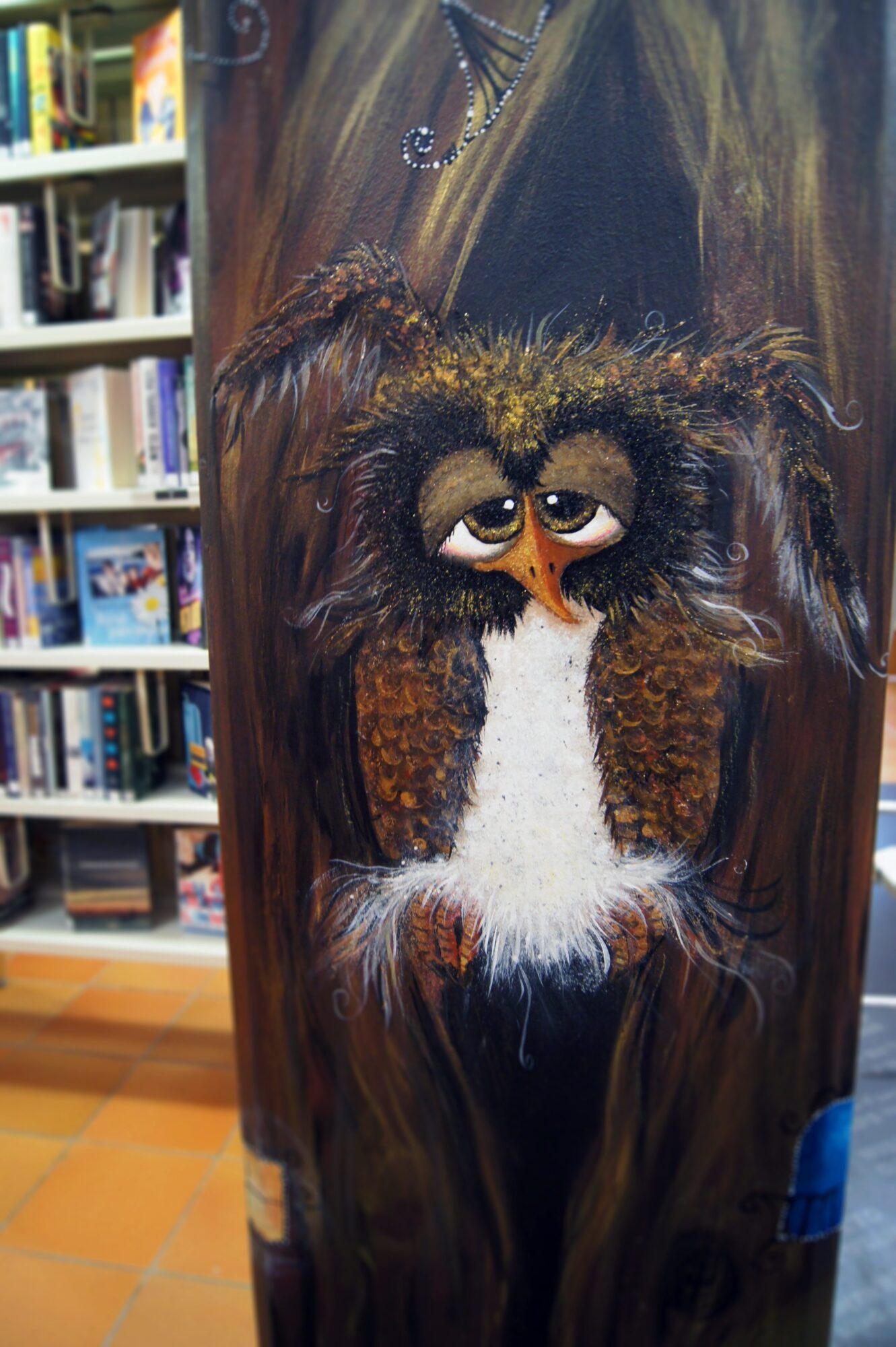 "Uniikki Pomenian Satuhahmo"- satutaiteilijan taidemaalaama suloinen satuhahmo