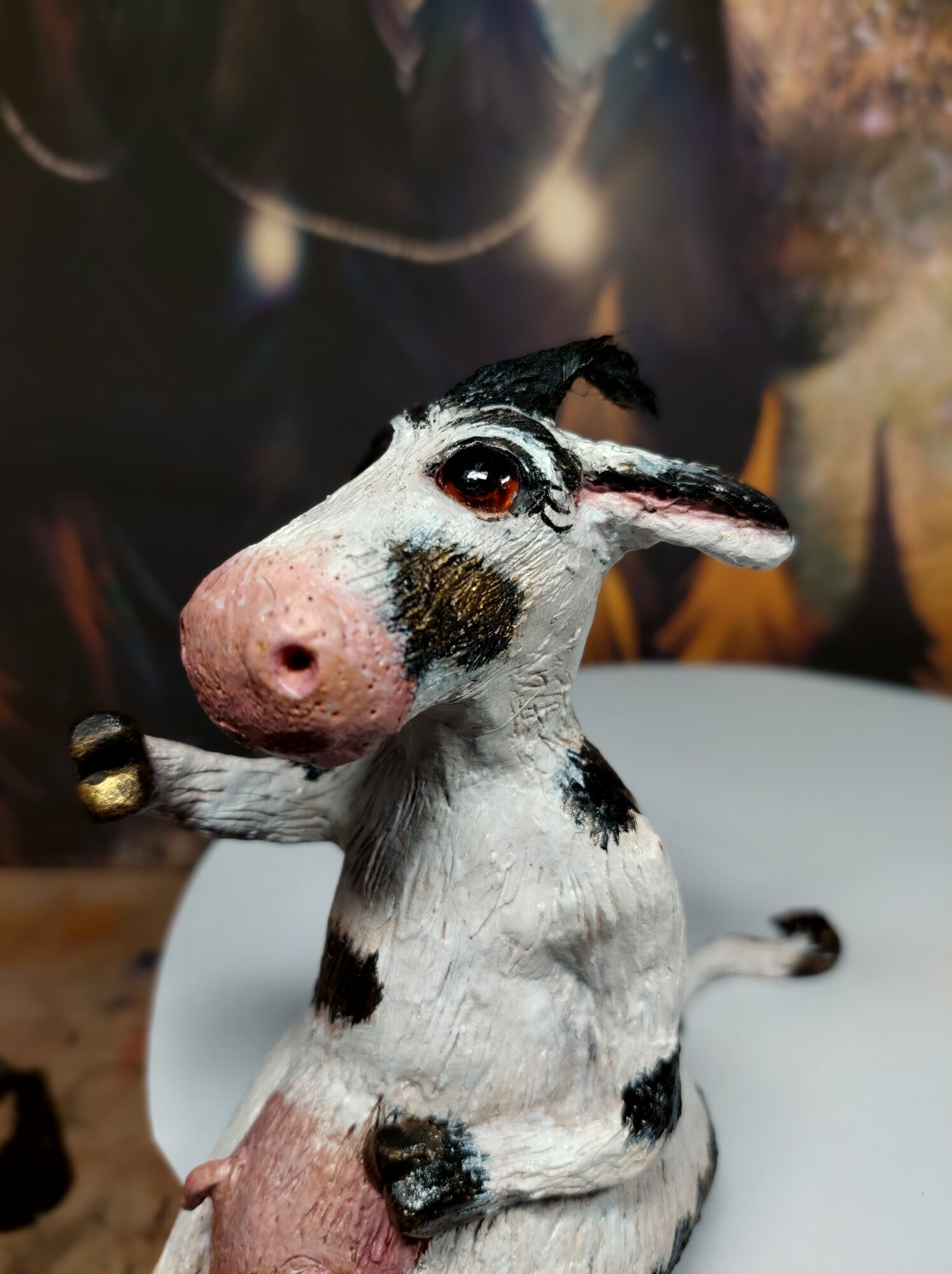 "Herkku"-figuuri, muotoiltu savi - Image 2