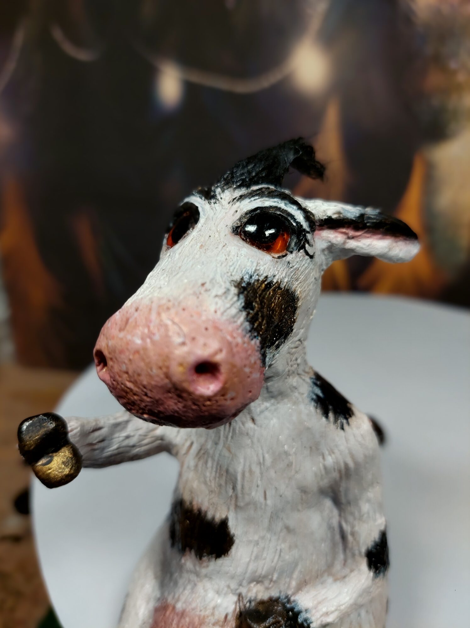 "Herkku"-figuuri, muotoiltu savi - Image 5