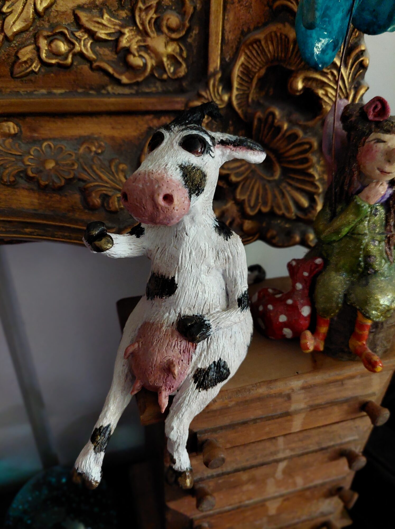 "Herkku"-figuuri, muotoiltu savi