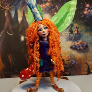 "Keiju Kultakutri Kultainen"-figuuri, muotoiltu savi